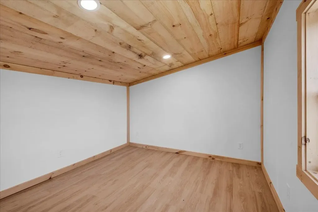 55 Burroughs Way Belvidere VT 05442