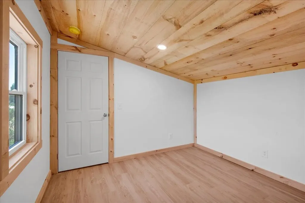 55 Burroughs Way Belvidere VT 05442
