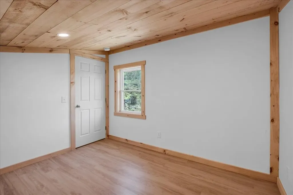 55 Burroughs Way Belvidere VT 05442