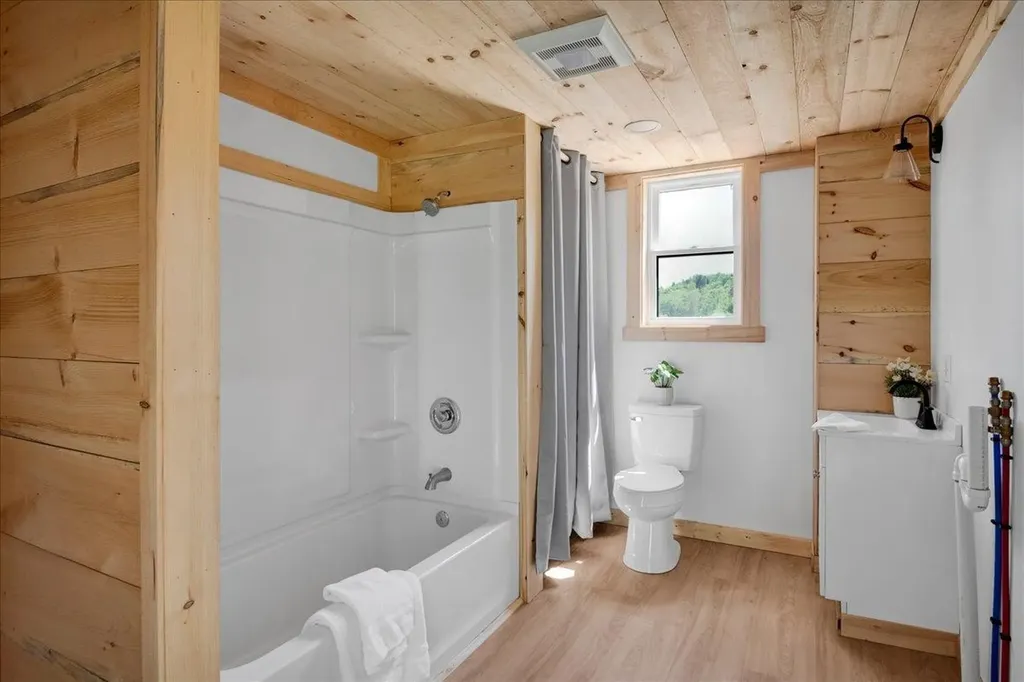 55 Burroughs Way Belvidere VT 05442