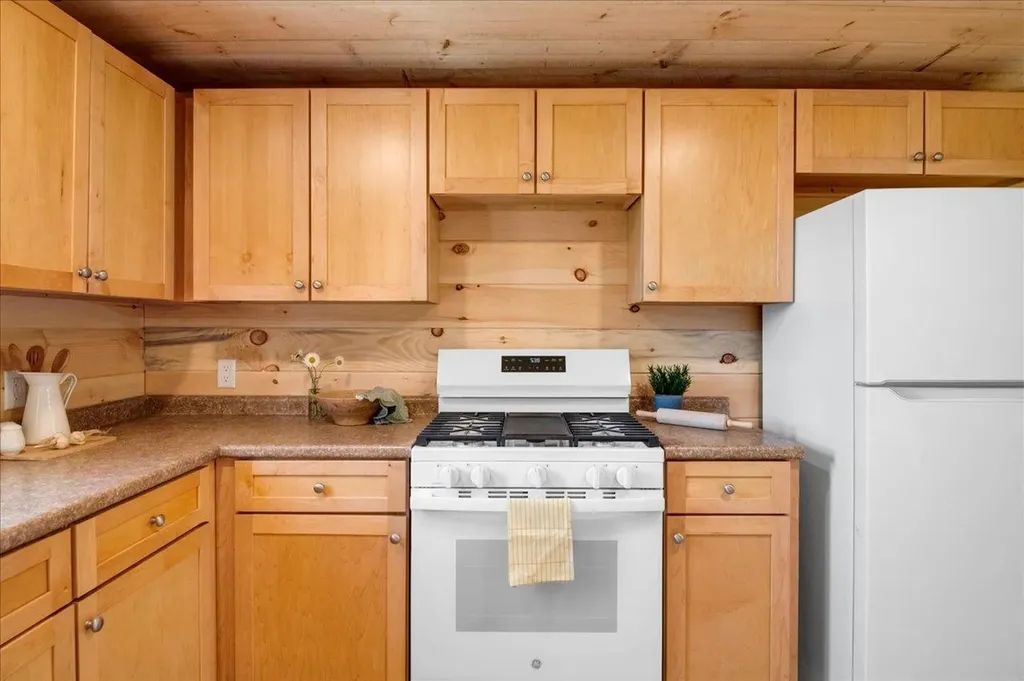55 Burroughs Way Belvidere VT 05442