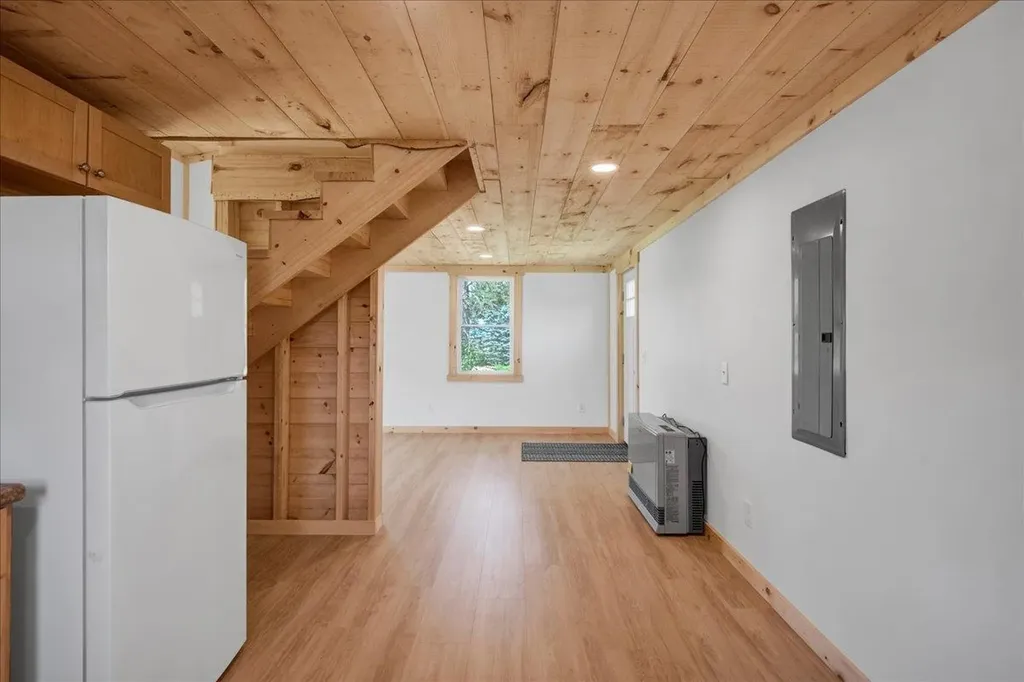 55 Burroughs Way Belvidere VT 05442