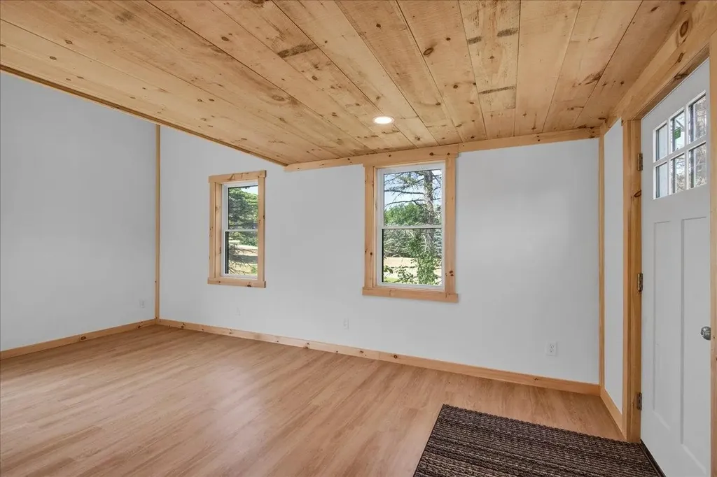 55 Burroughs Way Belvidere VT 05442