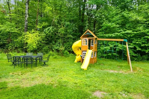 31 Emerald Lane Hillsborough NH 03244