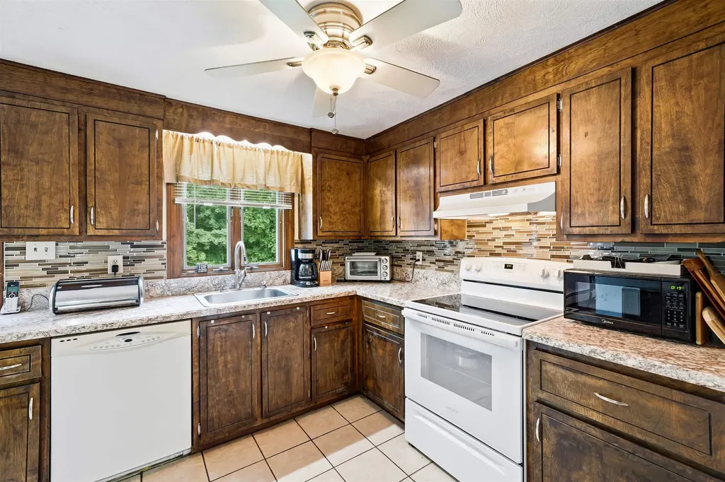 26 Veronica Avenue Salem NH 03079