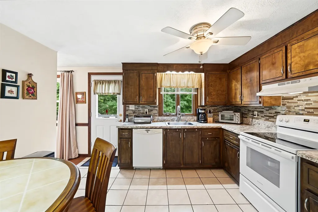 26 Veronica Avenue Salem NH 03079