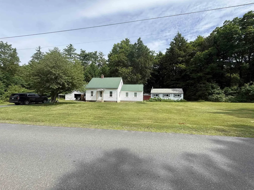27 Ainsworth Road Claremont NH 03743