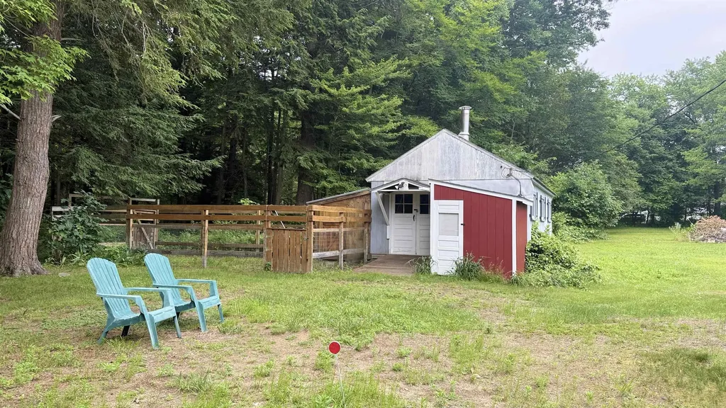 27 Ainsworth Road Claremont NH 03743