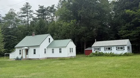 27 Ainsworth Road Claremont NH 03743