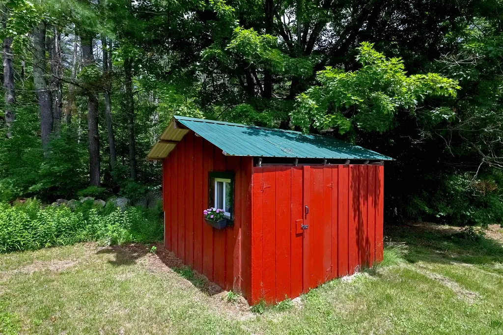 21 Martin Drive Danbury NH 03230