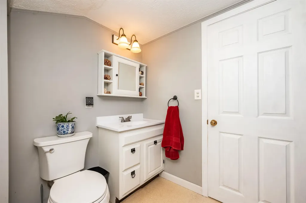 563 Pickering Road Rochester NH 03867