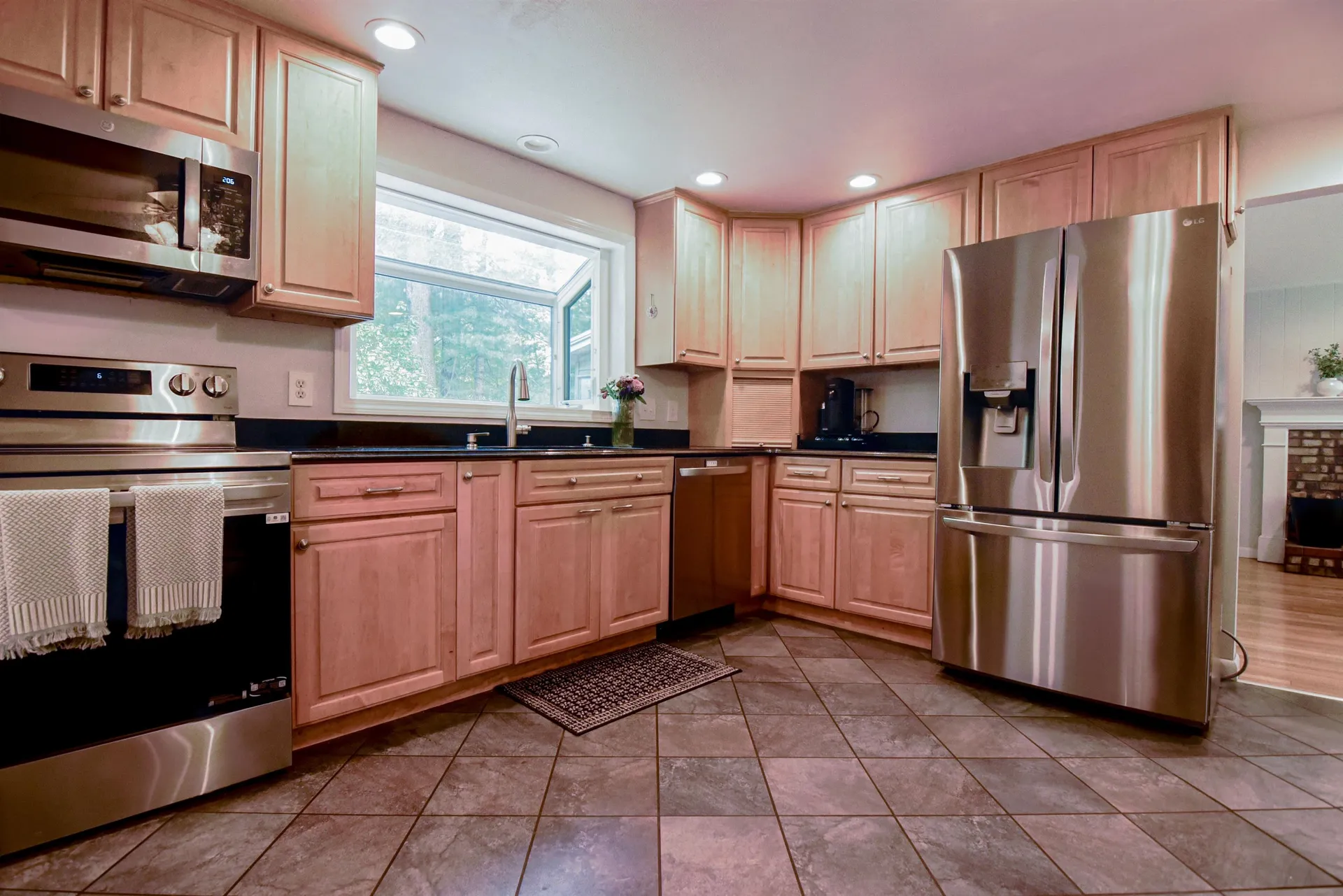 16 Century Road Nashua NH 03064