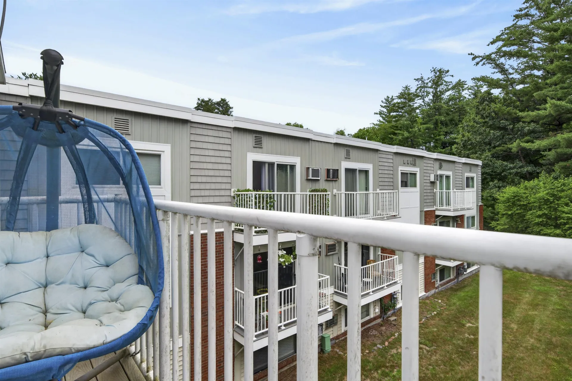 59 Constitution Drive Londonderry NH 03503