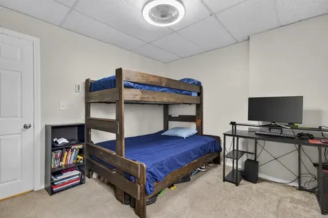 59 Constitution Drive Londonderry NH 03503