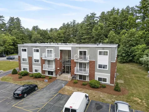 59 Constitution Drive Londonderry NH 03503