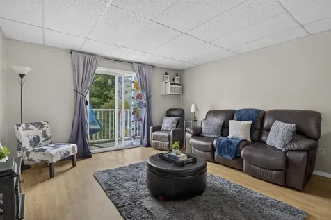 59 Constitution Drive Londonderry NH 03503