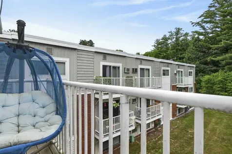 59 Constitution Drive Londonderry NH 03503