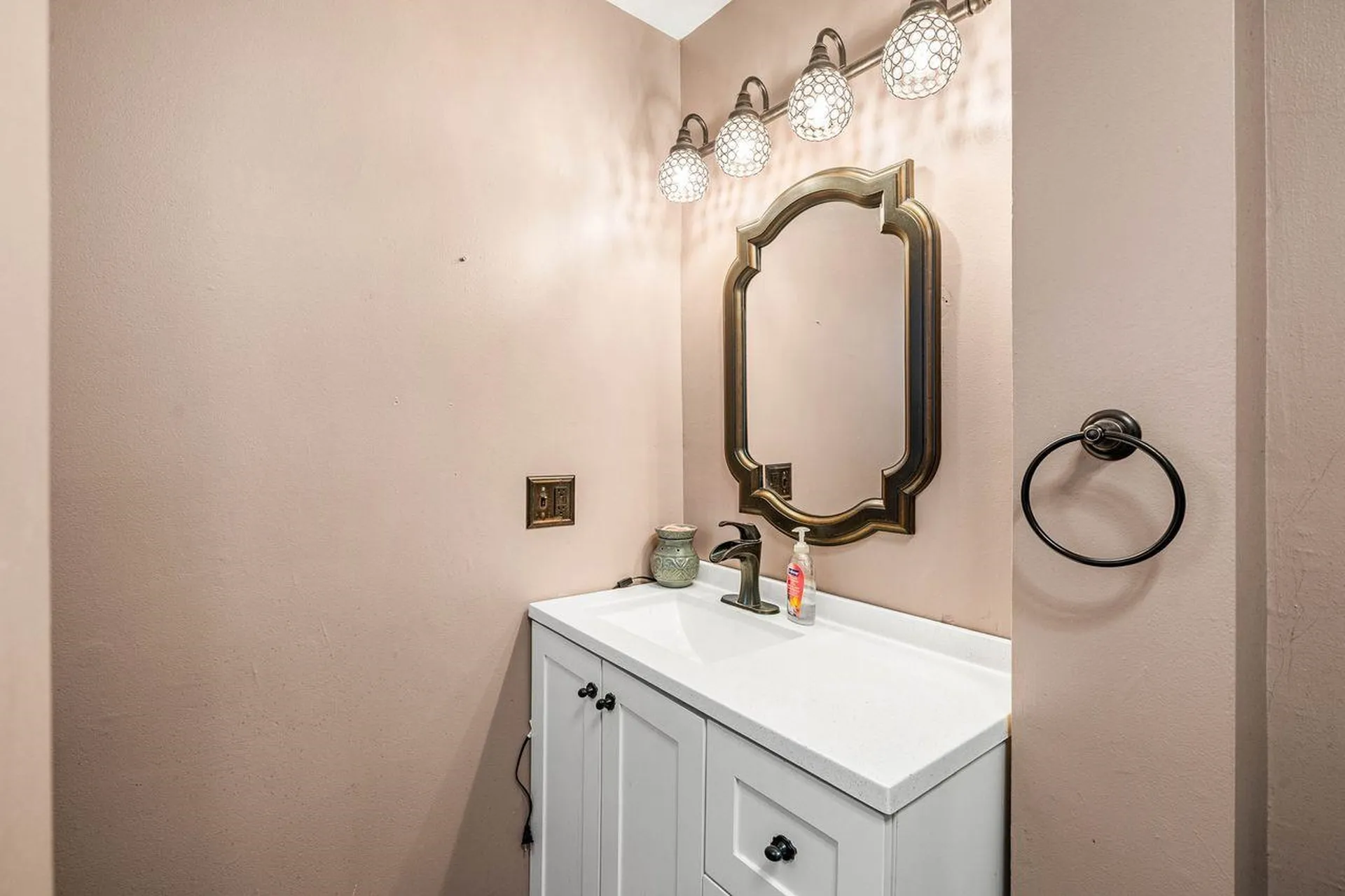 37 N Mast Street Goffstown NH 03045
