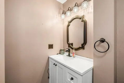 37 N Mast Street Goffstown NH 03045