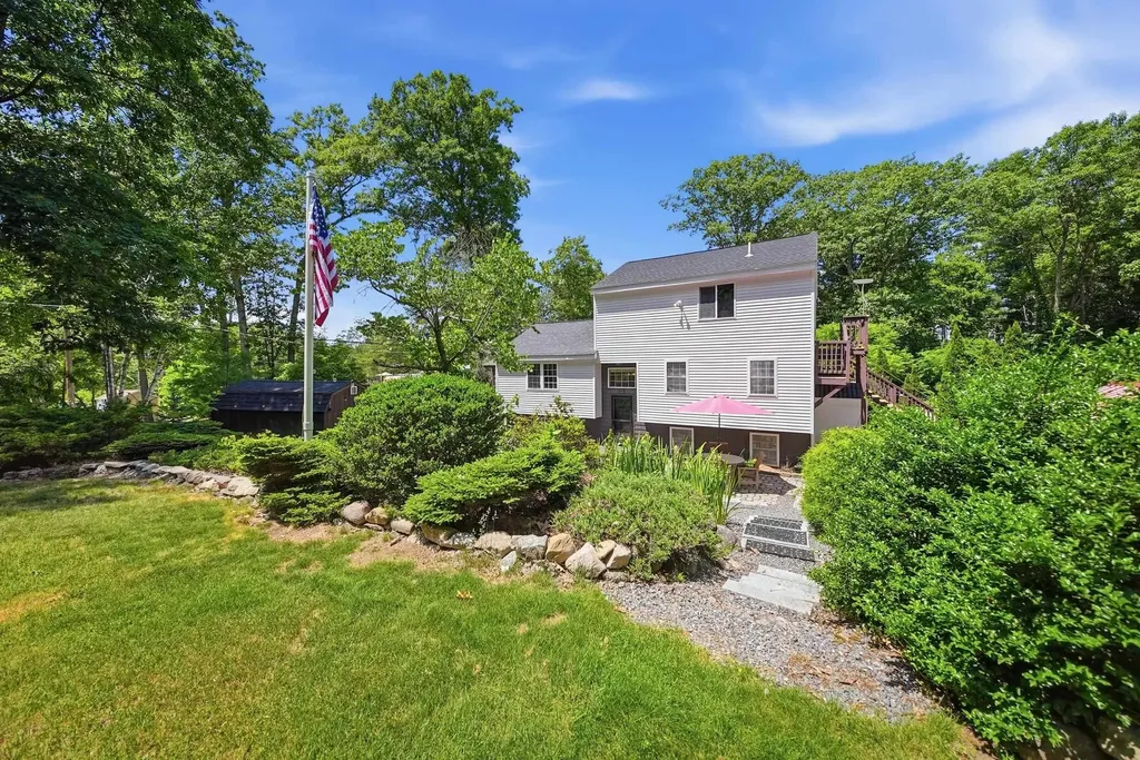 12 Campbell Drive Pelham NH 03076