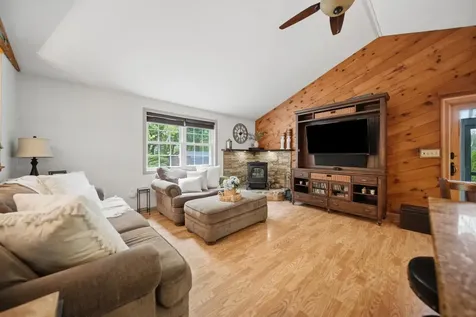 12 Campbell Drive Pelham NH 03076