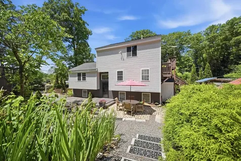 12 Campbell Drive Pelham NH 03076