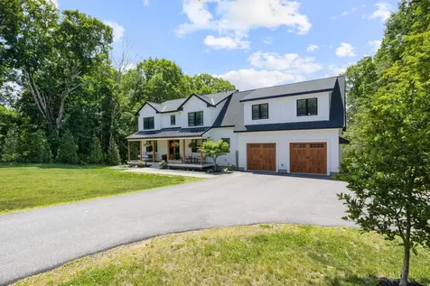 42 Old Centre Road Deerfield NH 03037