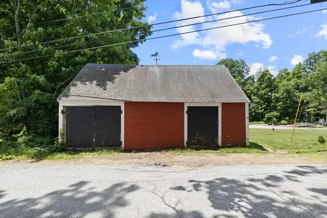 42 Old Centre Road Deerfield NH 03037