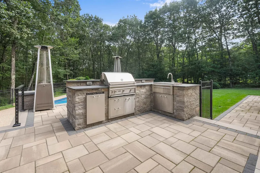 36 Northland Road Windham NH 03087