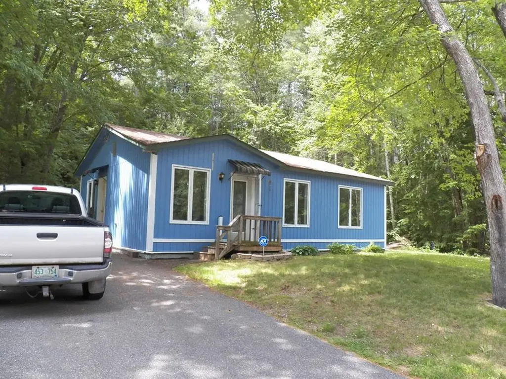 25 Woodlawn Avenue Hillsborough NH 03244