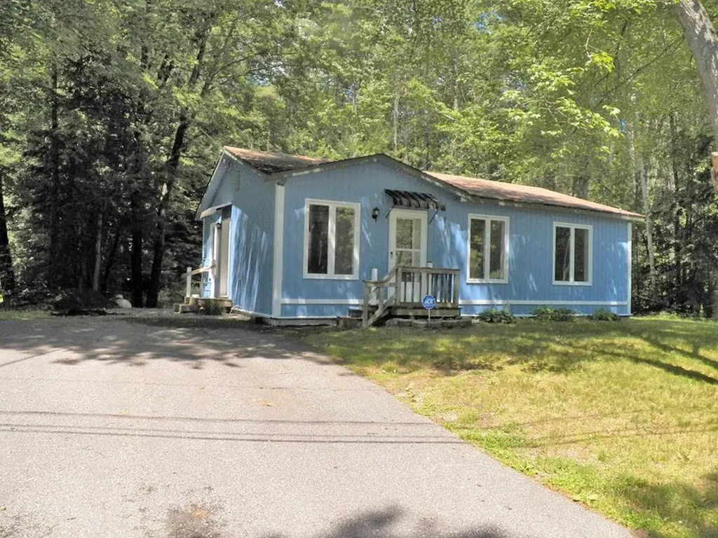25 Woodlawn Avenue Hillsborough NH 03244