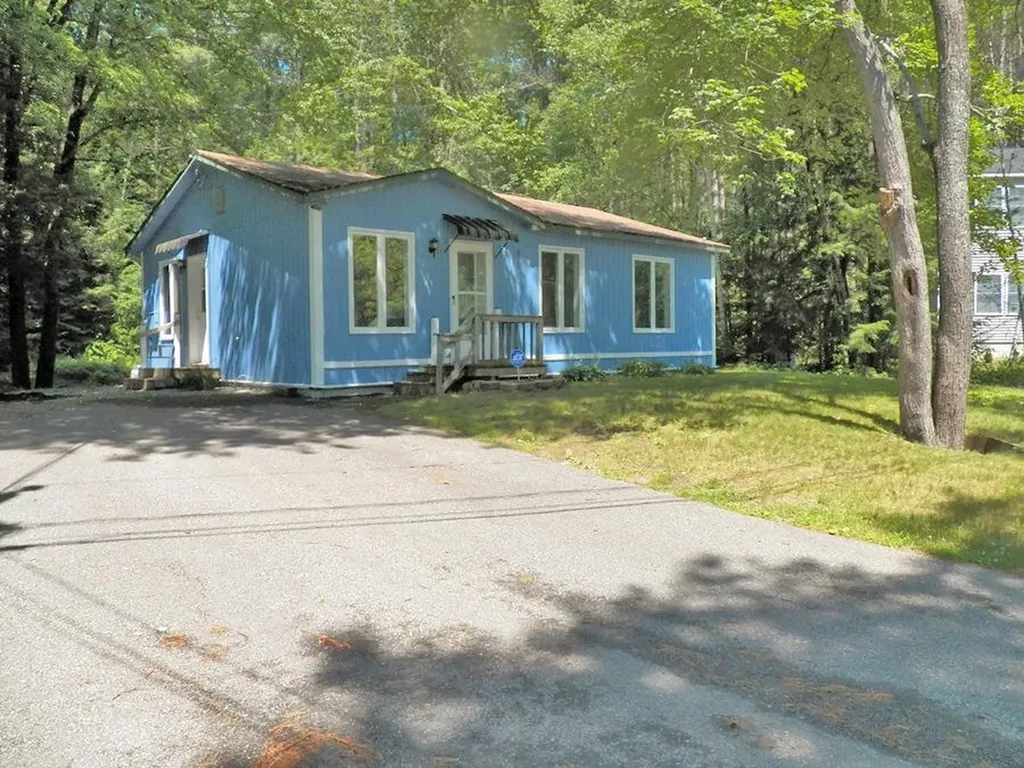 25 Woodlawn Avenue Hillsborough NH 03244