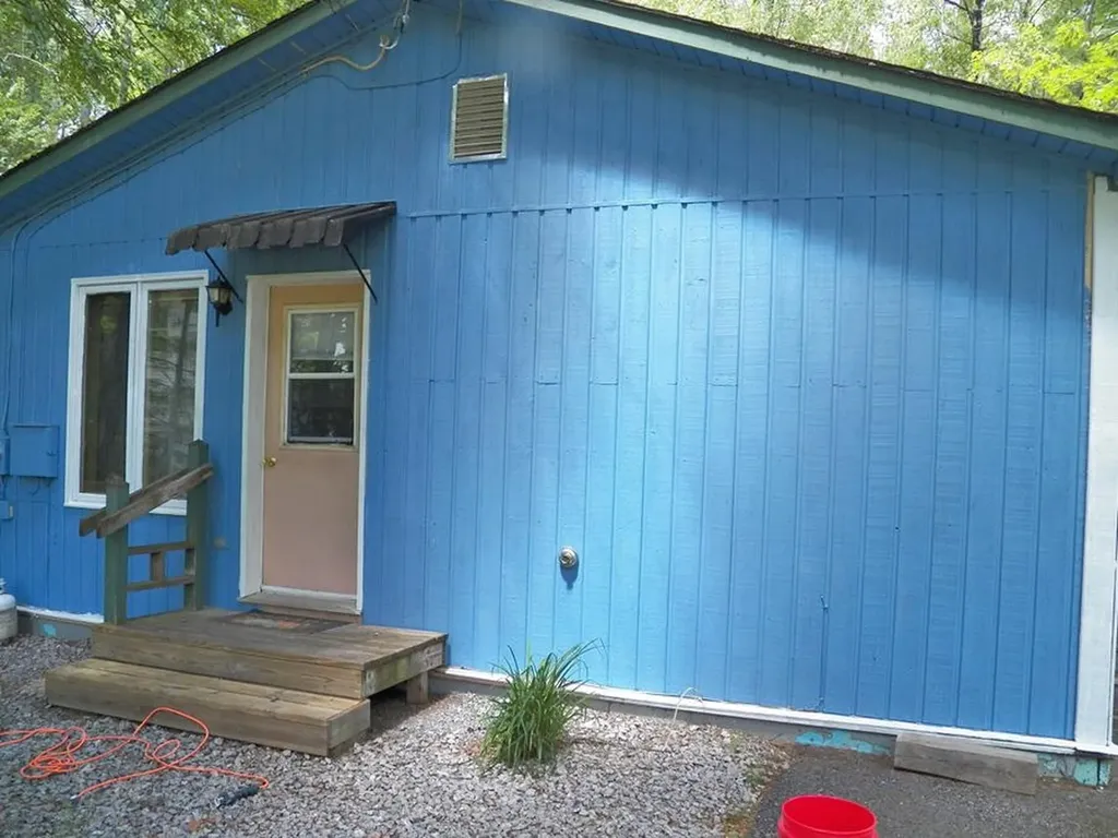 25 Woodlawn Avenue Hillsborough NH 03244
