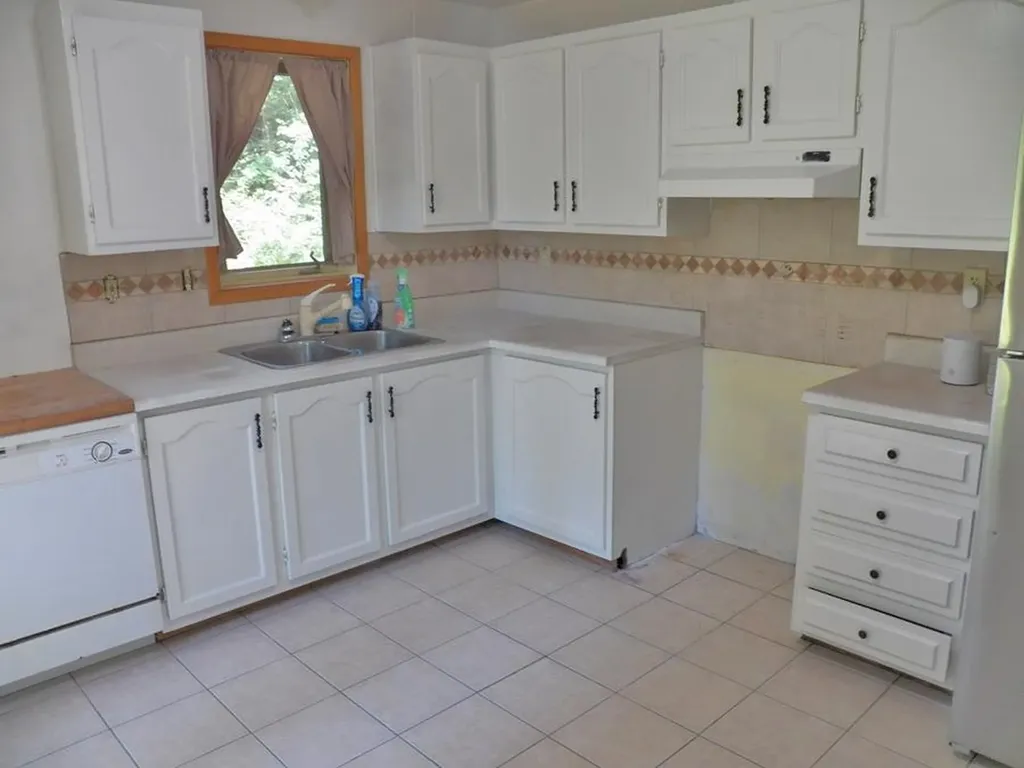 25 Woodlawn Avenue Hillsborough NH 03244