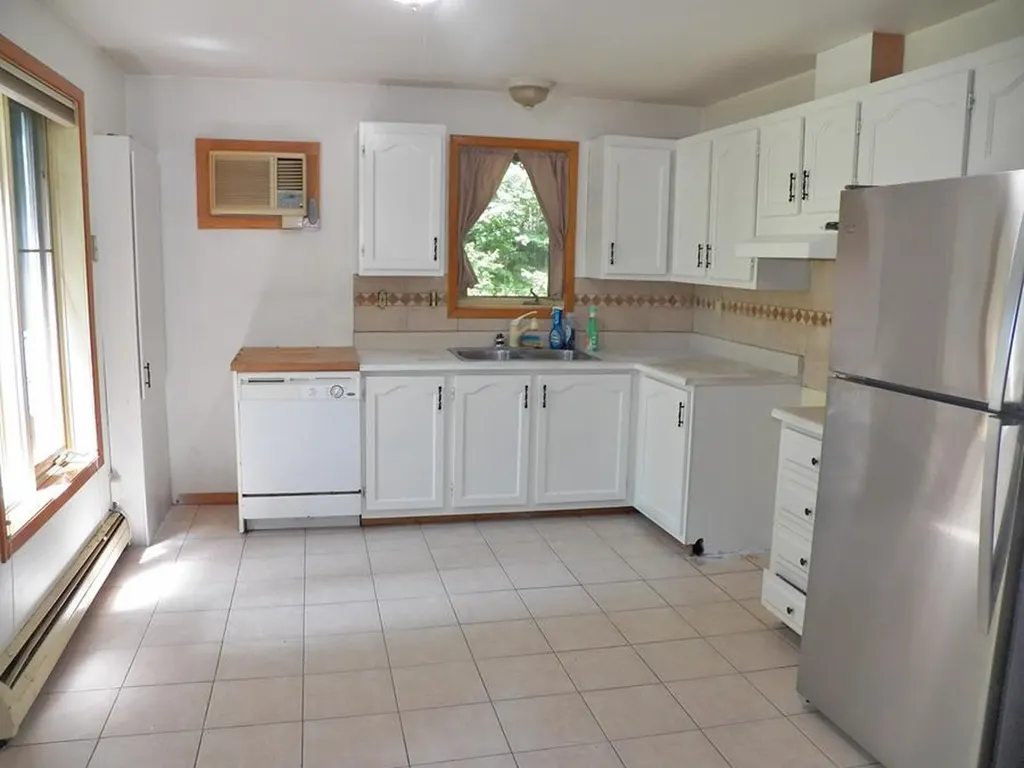 25 Woodlawn Avenue Hillsborough NH 03244