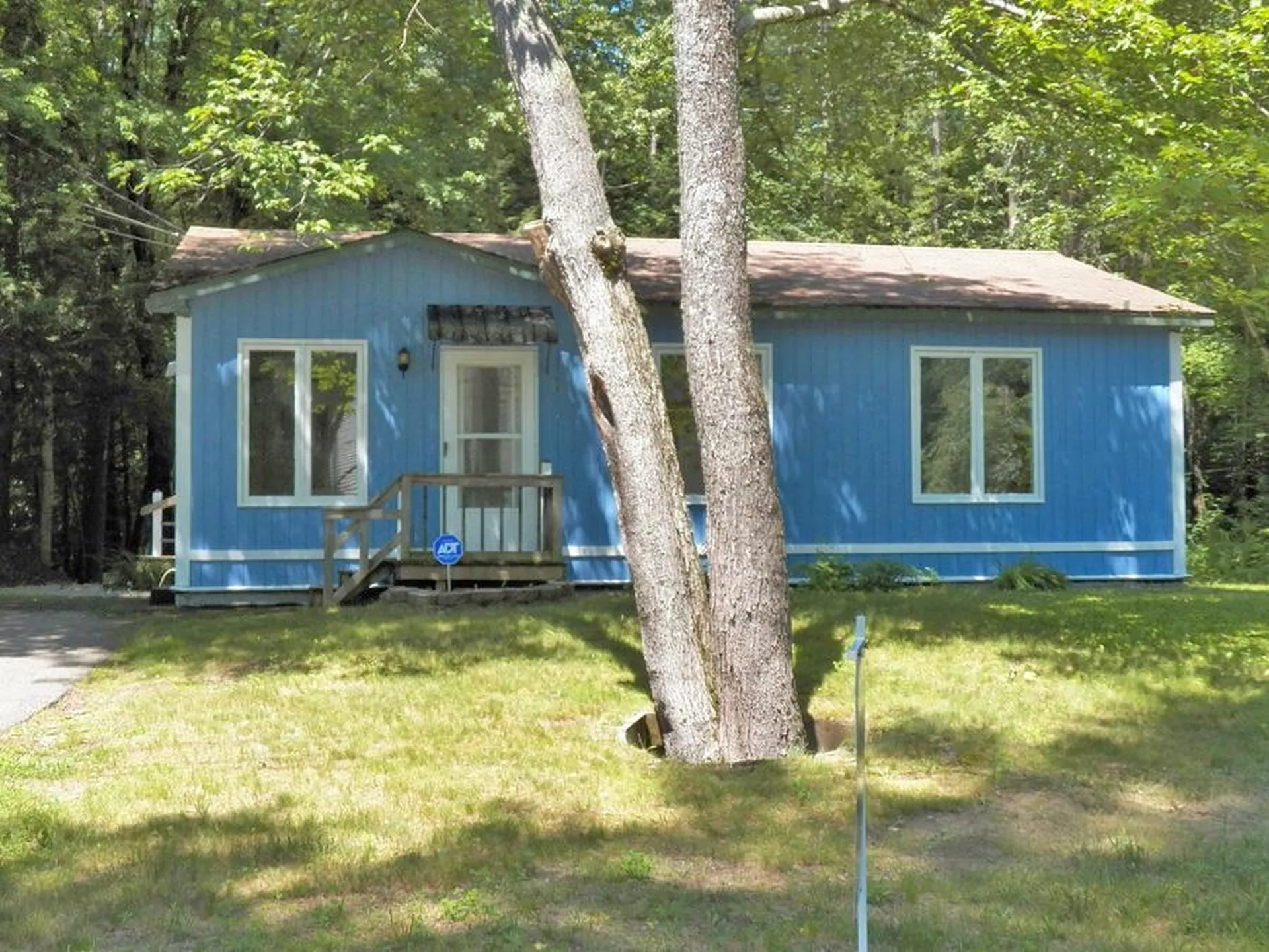 25 Woodlawn Avenue Hillsborough NH 03244