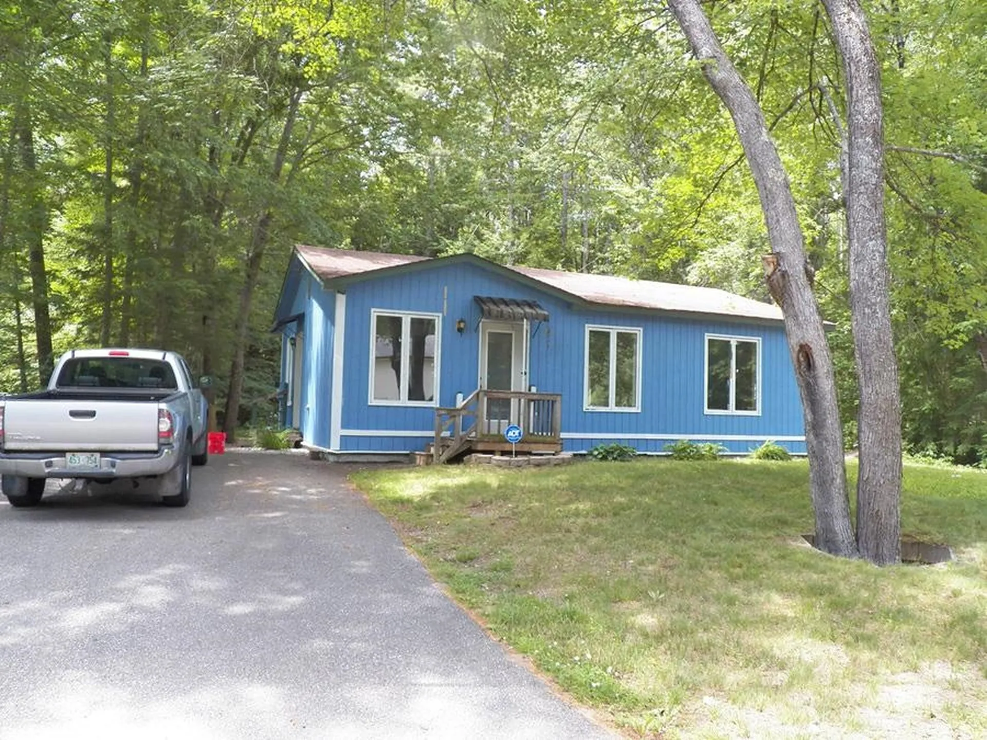 25 Woodlawn Avenue Hillsborough NH 03244