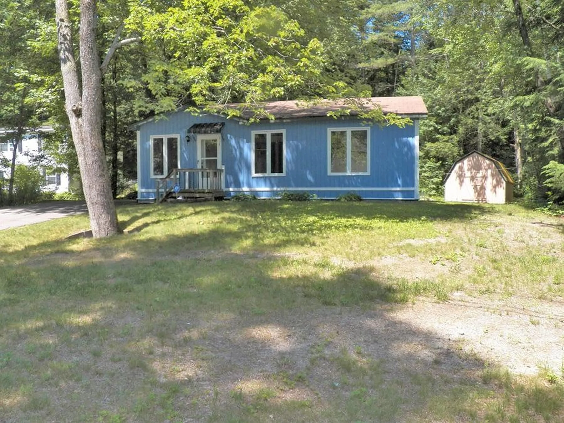 25 Woodlawn Avenue Hillsborough NH 03244