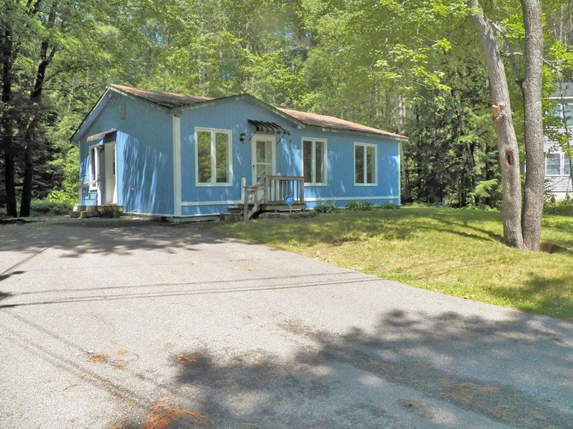25 Woodlawn Avenue Hillsborough NH 03244