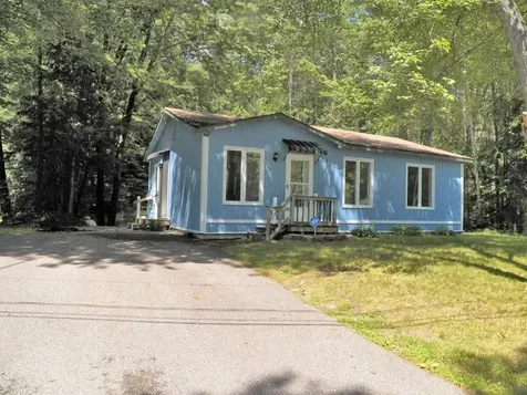25 Woodlawn Avenue Hillsborough NH 03244