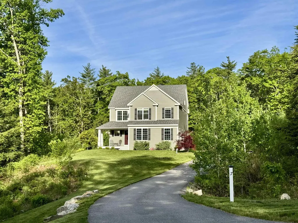 7 Brandy Rock Road Derry NH 03038