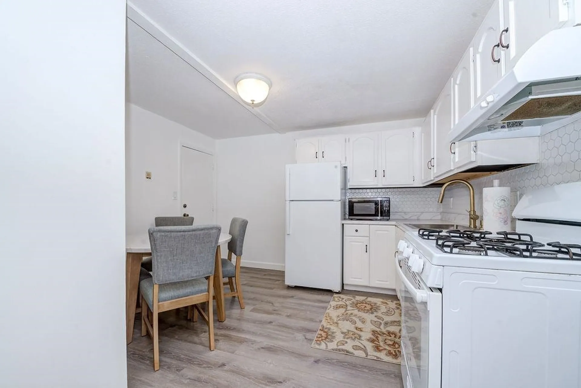 5 Lancelot Court Salem NH 03079