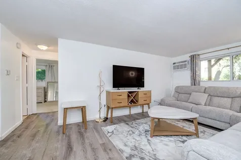 5 Lancelot Court Salem NH 03079