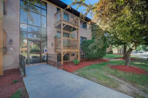 5 Lancelot Court Salem NH 03079