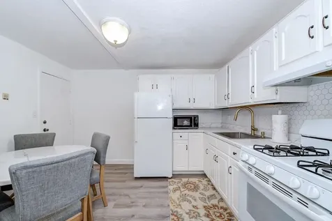5 Lancelot Court Salem NH 03079