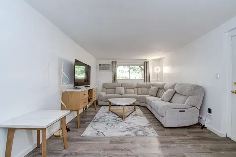 5 Lancelot Court Salem NH 03079