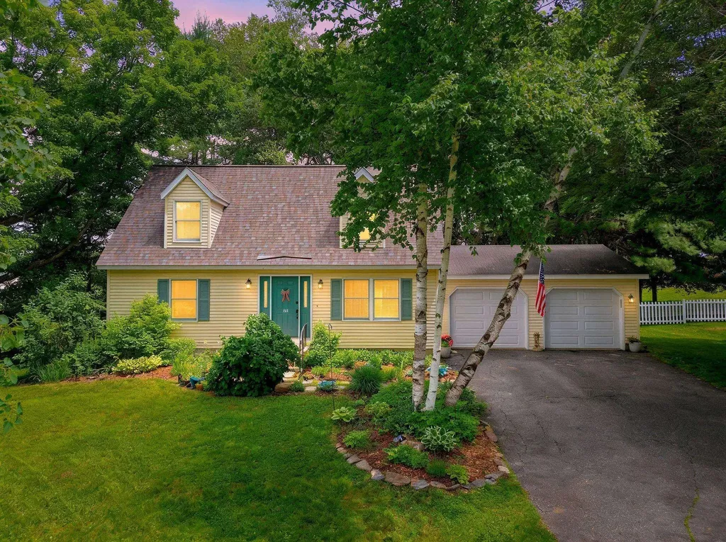 152 Cross Street Hartford VT 05001
