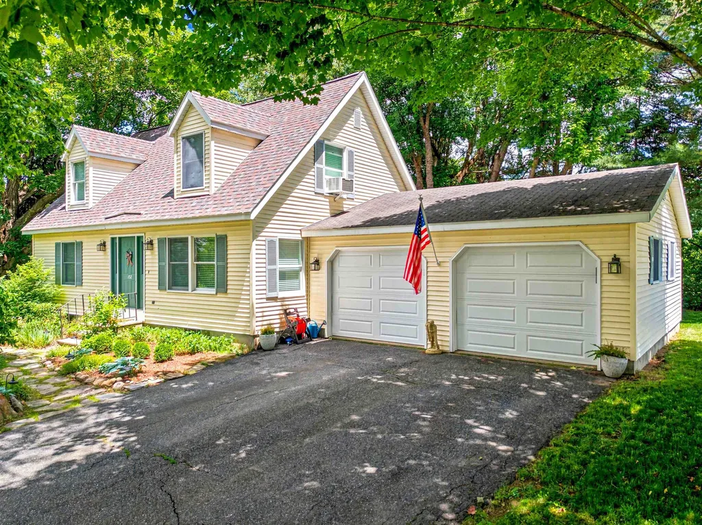 152 Cross Street Hartford VT 05001
