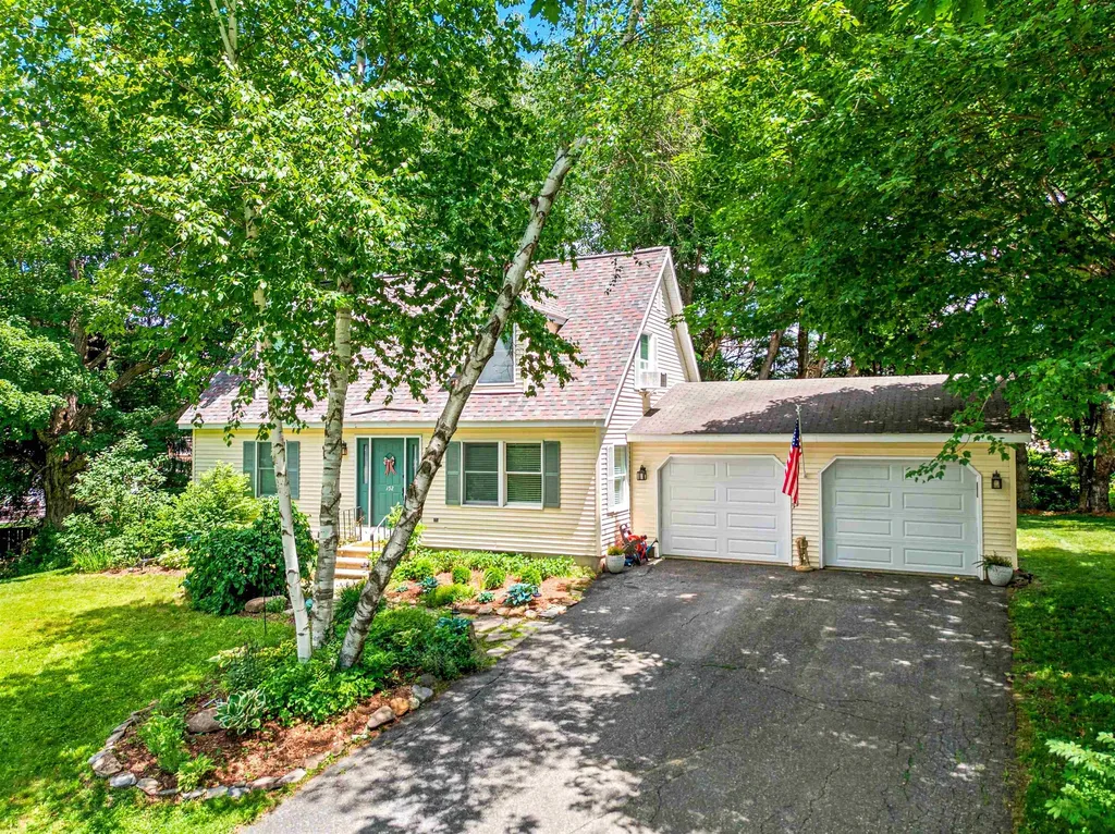 152 Cross Street Hartford VT 05001