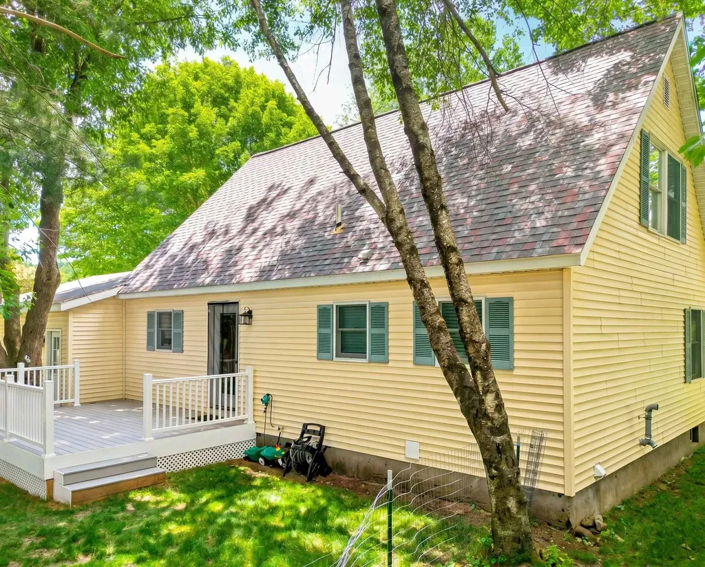 152 Cross Street Hartford VT 05001